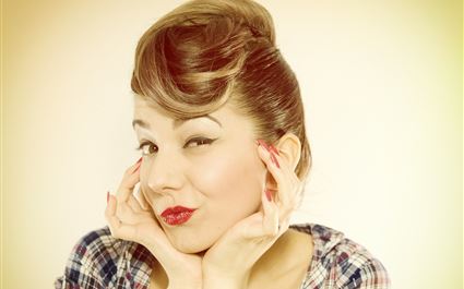 PCTO: Viaggio nel Tempo - La Creazione di un Total Look: Make-Up e Acconciatura